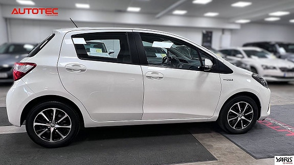 Toyota Yaris 5 of 18