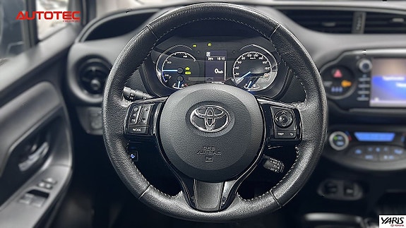 Toyota Yaris 13 of 18