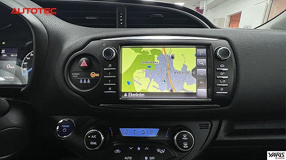 Toyota Yaris 12 of 18