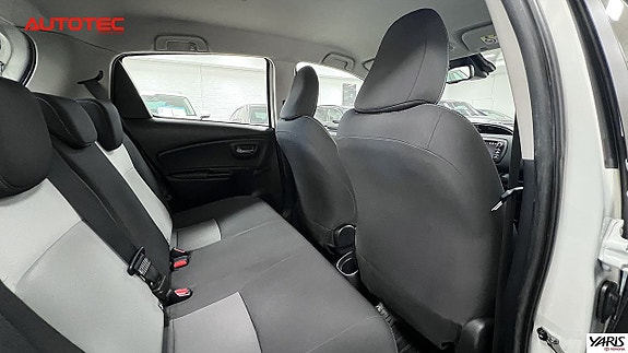 Toyota Yaris 17 of 18