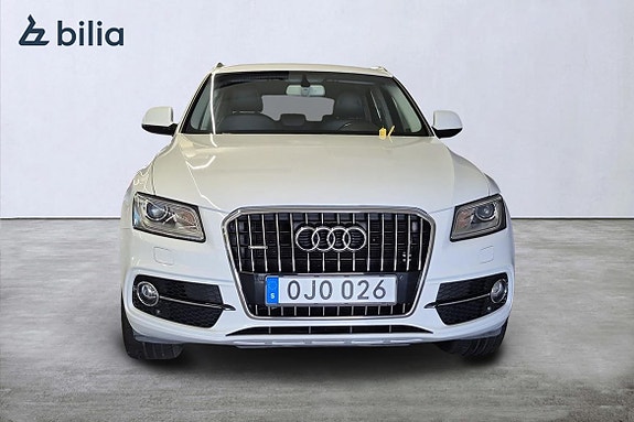 Audi Q5 2 of 22