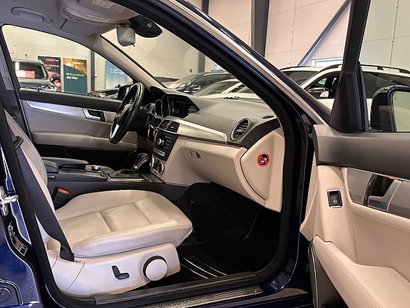 Mercedes-Benz C250 10 of 30