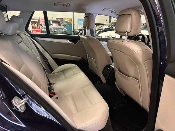 Mercedes-Benz C250 9 of 30