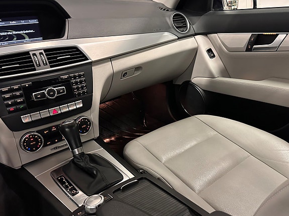 Mercedes-Benz C250 11 of 30