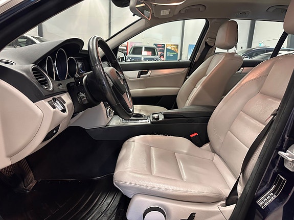 Mercedes-Benz C250 27 of 30