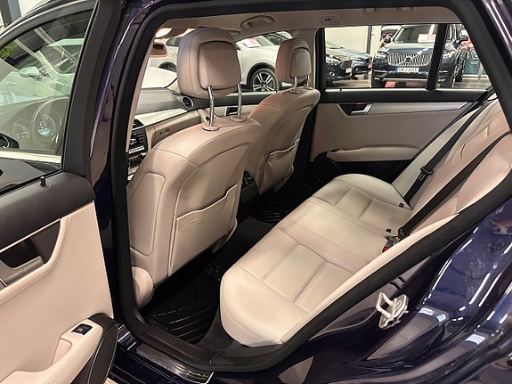 Mercedes-Benz C250 30 of 30