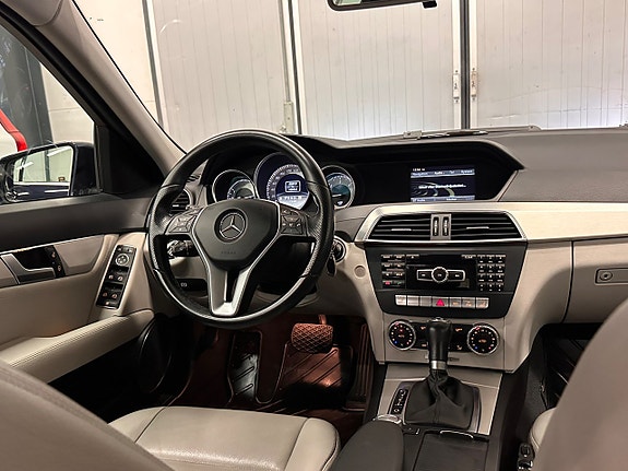 Mercedes-Benz C250 13 of 30