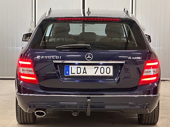 Mercedes-Benz C250 3 of 30