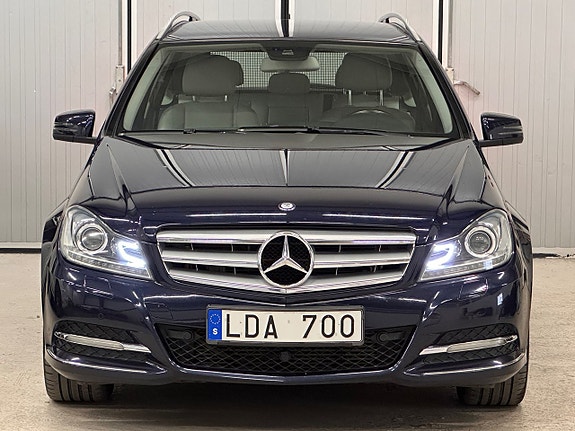 Mercedes-Benz C250 2 of 30