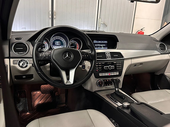 Mercedes-Benz C250 14 of 30