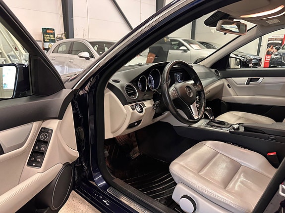 Mercedes-Benz C250 28 of 30