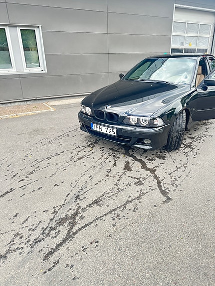 BMW 530i 2 of 6