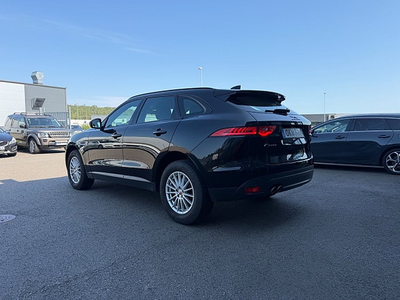 Jaguar F-PACE 8 of 28