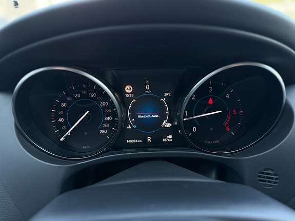 Jaguar F-PACE 28 of 28