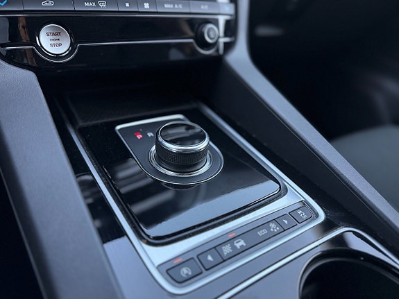 Jaguar F-PACE 24 of 28