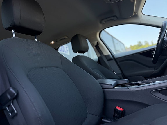 Jaguar F-PACE 18 of 28