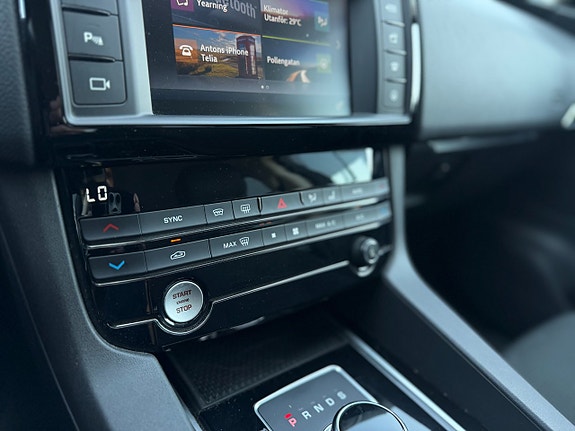 Jaguar F-PACE 25 of 28