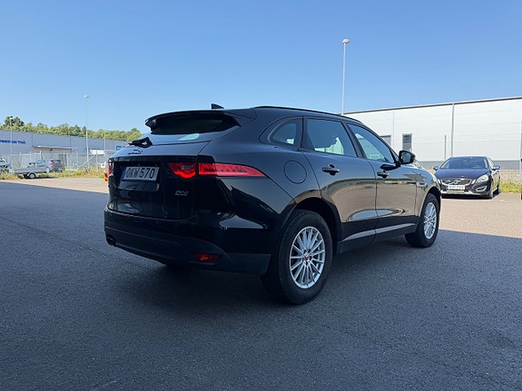 Jaguar F-PACE 9 of 28