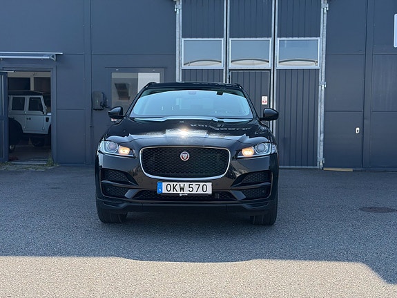 Jaguar F-PACE 7 of 28