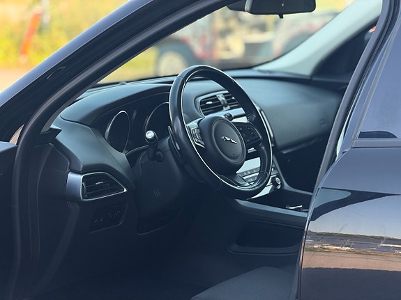 Jaguar F-PACE 11 of 28