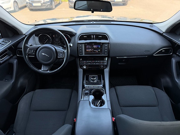Jaguar F-PACE 19 of 28