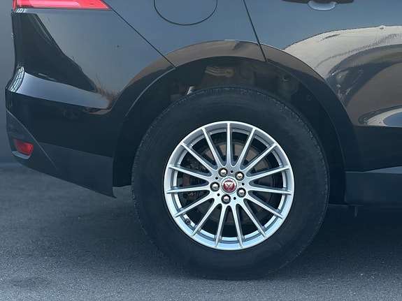 Jaguar F-PACE 6 of 28