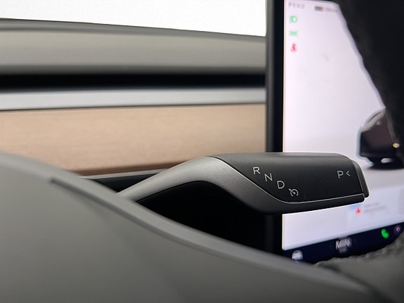 Tesla Model Y 26 of 30