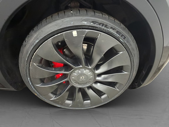 Tesla Model Y 30 of 30