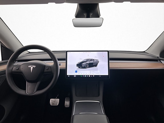 Tesla Model Y 14 of 30