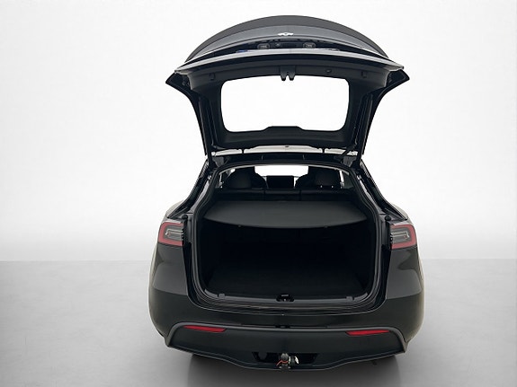 Tesla Model Y 9 of 30