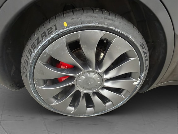 Tesla Model Y 29 of 30