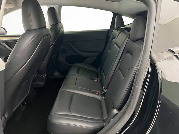 Tesla Model Y 19 of 30