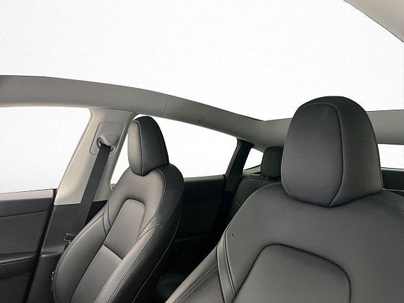 Tesla Model Y 13 of 30