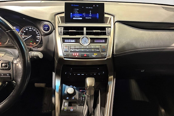 Lexus NX300h 12 of 17