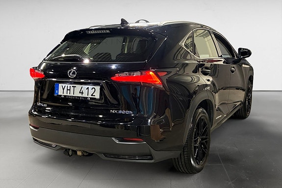 Lexus NX300h 7 of 17