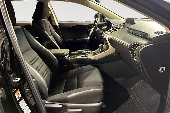 Lexus NX300h 15 of 17