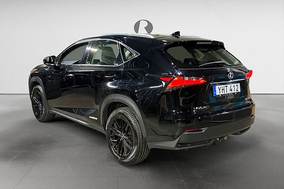 Lexus NX300h 5 of 17
