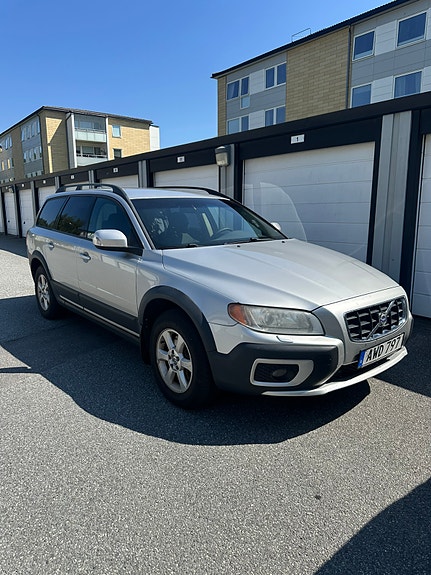 Volvo XC70 2 of 7