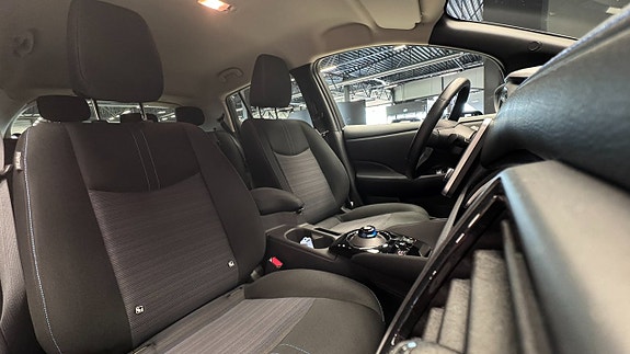 Nissan Leaf 9 of 21