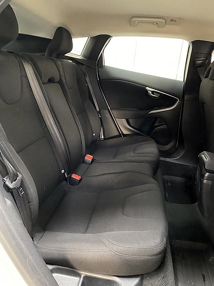 Volvo V40 11 of 14