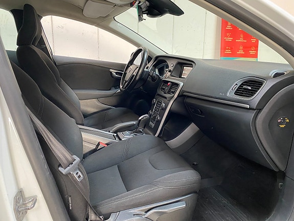 Volvo V40 10 of 14