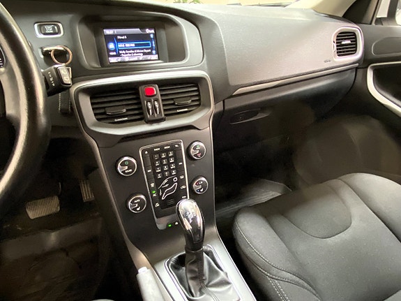 Volvo V40 12 of 14