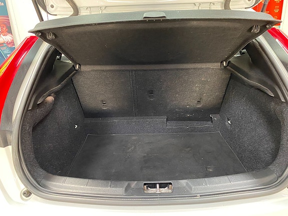 Volvo V40 7 of 14