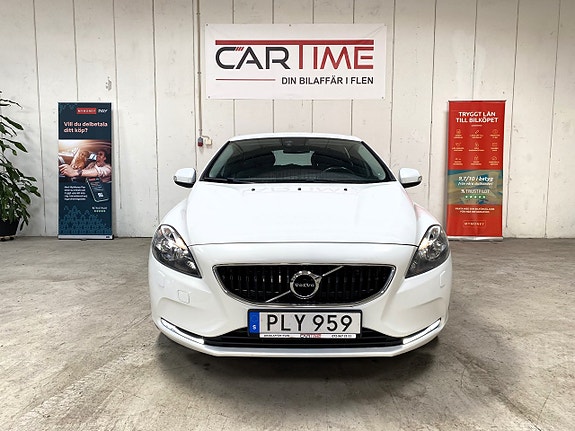 Volvo V40 2 of 14