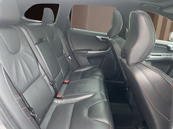 Volvo XC60 11 of 26