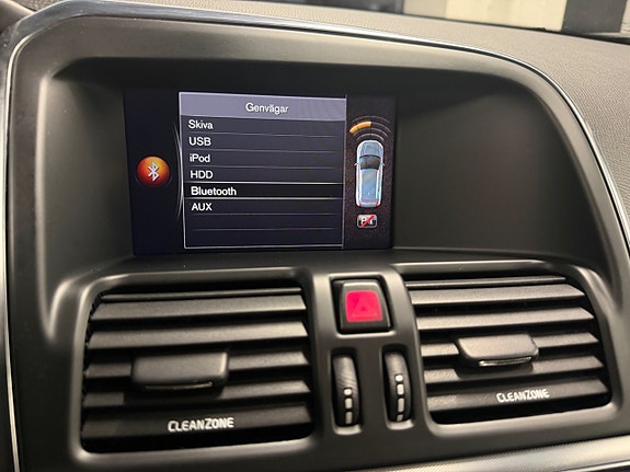 Volvo XC60 16 of 25