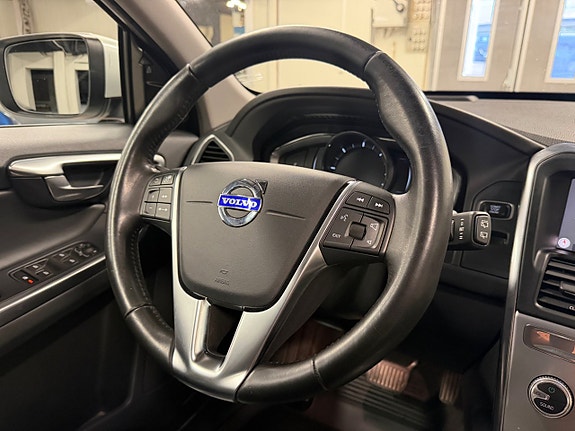 Volvo XC60 12 of 25