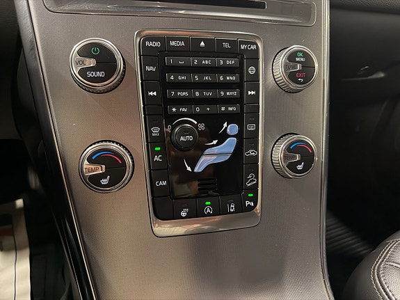 Volvo XC60 17 of 25