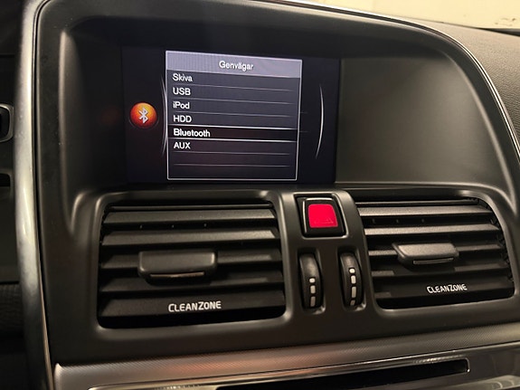 Volvo XC60 15 of 25