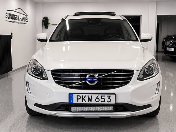 Volvo XC60 2 of 25